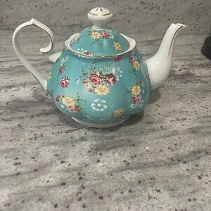 Elegant Floral Teapot in Blue and White